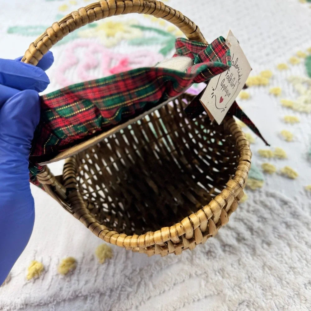 Valorie's Folk Art Applique Wicker Basket Friends Are The Best Decorations Plaid